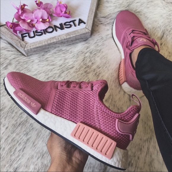 ‼️sold out ‼️🍭 Rare Adidas NMD R1 Dusty Rose - Picture 1 of 8